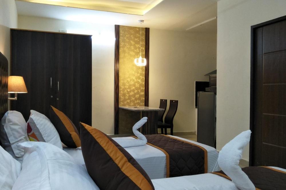 Kingsburyfiesta Hotel Vellore Exterior photo